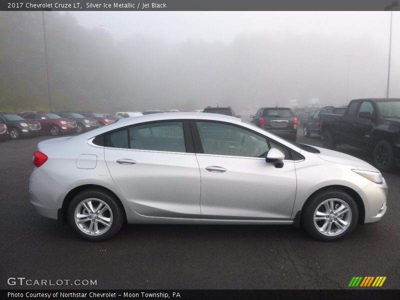 Silver Ice Metallic / Jet Black 2017 Chevrolet Cruze LT