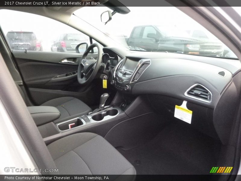 Silver Ice Metallic / Jet Black 2017 Chevrolet Cruze LT