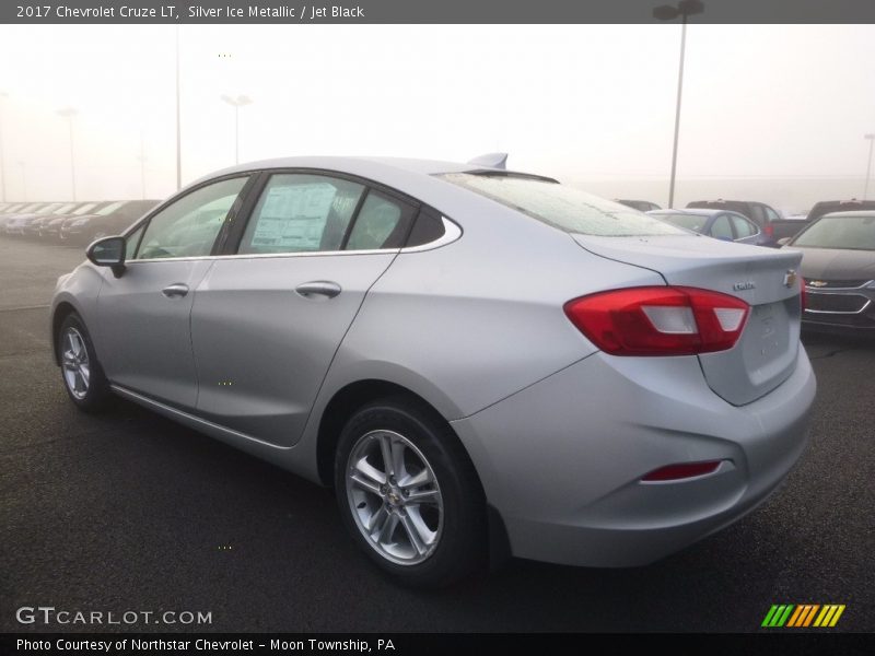 Silver Ice Metallic / Jet Black 2017 Chevrolet Cruze LT