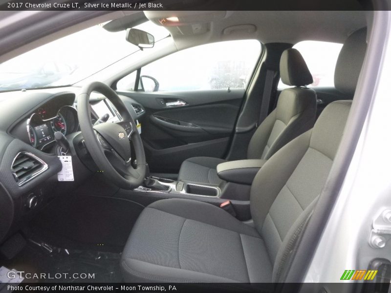 Silver Ice Metallic / Jet Black 2017 Chevrolet Cruze LT