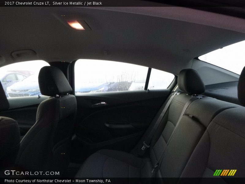 Silver Ice Metallic / Jet Black 2017 Chevrolet Cruze LT