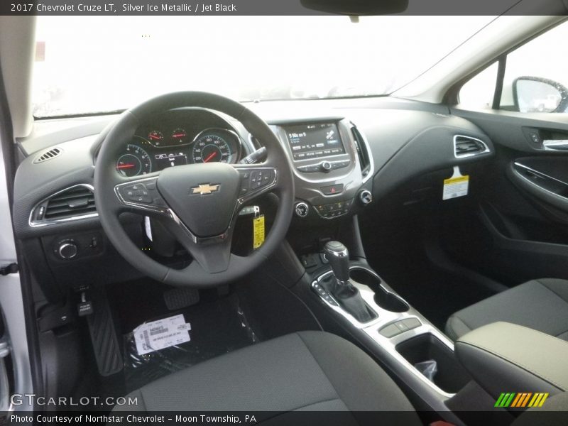 Silver Ice Metallic / Jet Black 2017 Chevrolet Cruze LT