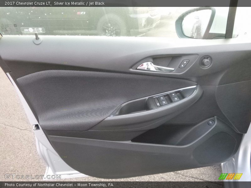 Silver Ice Metallic / Jet Black 2017 Chevrolet Cruze LT