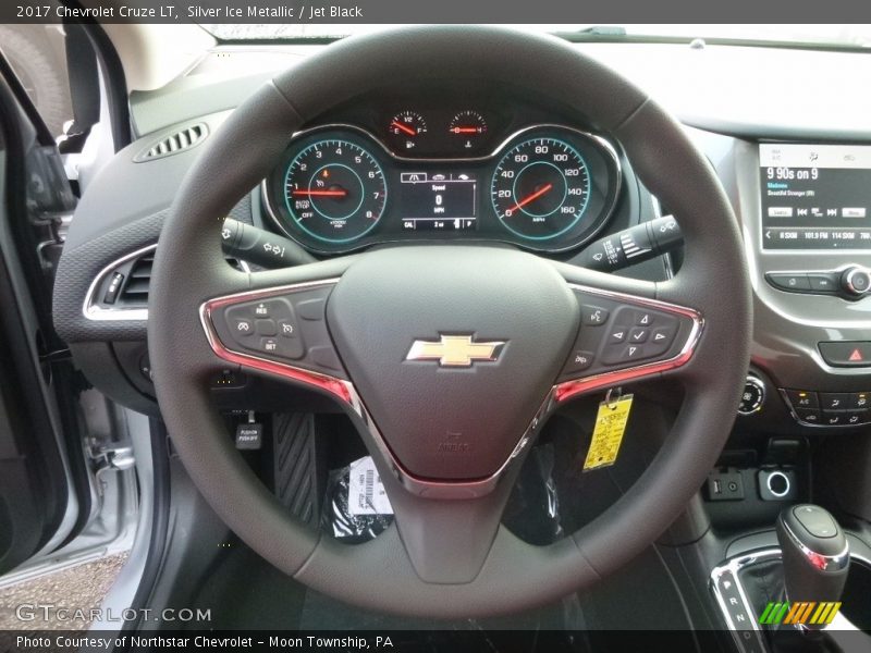 Silver Ice Metallic / Jet Black 2017 Chevrolet Cruze LT