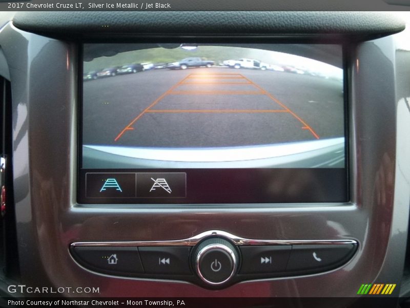 Silver Ice Metallic / Jet Black 2017 Chevrolet Cruze LT