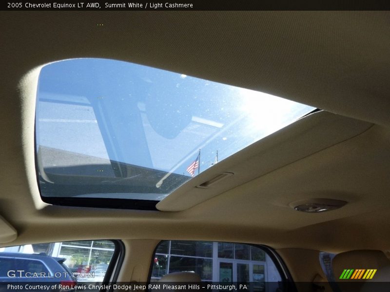 Summit White / Light Cashmere 2005 Chevrolet Equinox LT AWD