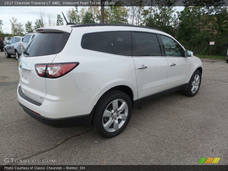Iridescent Pearl Tricoat / Ebony 2017 Chevrolet Traverse LT AWD
