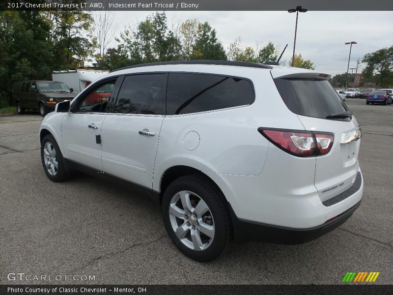 Iridescent Pearl Tricoat / Ebony 2017 Chevrolet Traverse LT AWD