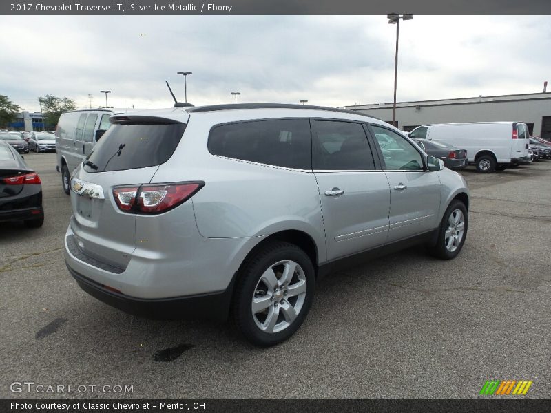 Silver Ice Metallic / Ebony 2017 Chevrolet Traverse LT