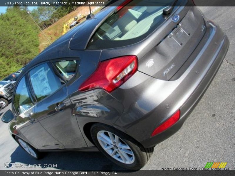 Magnetic / Medium Light Stone 2016 Ford Focus SE Hatch