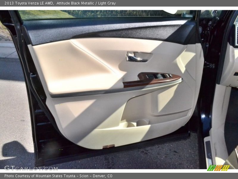 Attitude Black Metallic / Light Gray 2013 Toyota Venza LE AWD