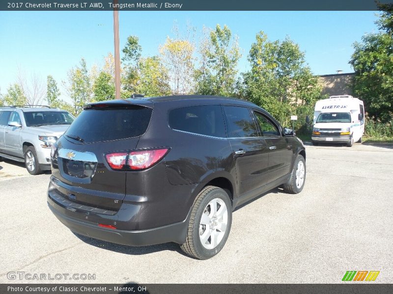 Tungsten Metallic / Ebony 2017 Chevrolet Traverse LT AWD