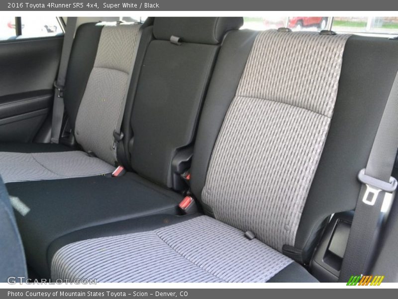 Super White / Black 2016 Toyota 4Runner SR5 4x4