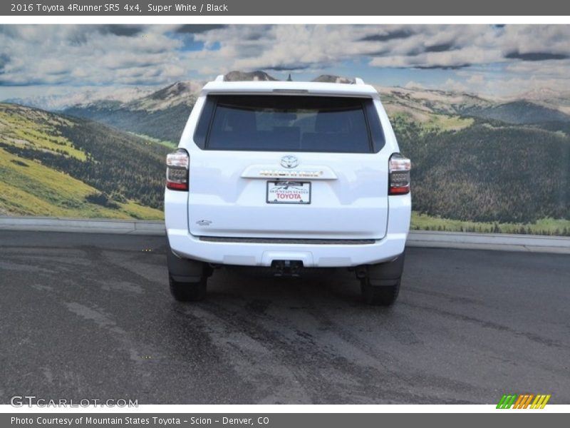 Super White / Black 2016 Toyota 4Runner SR5 4x4