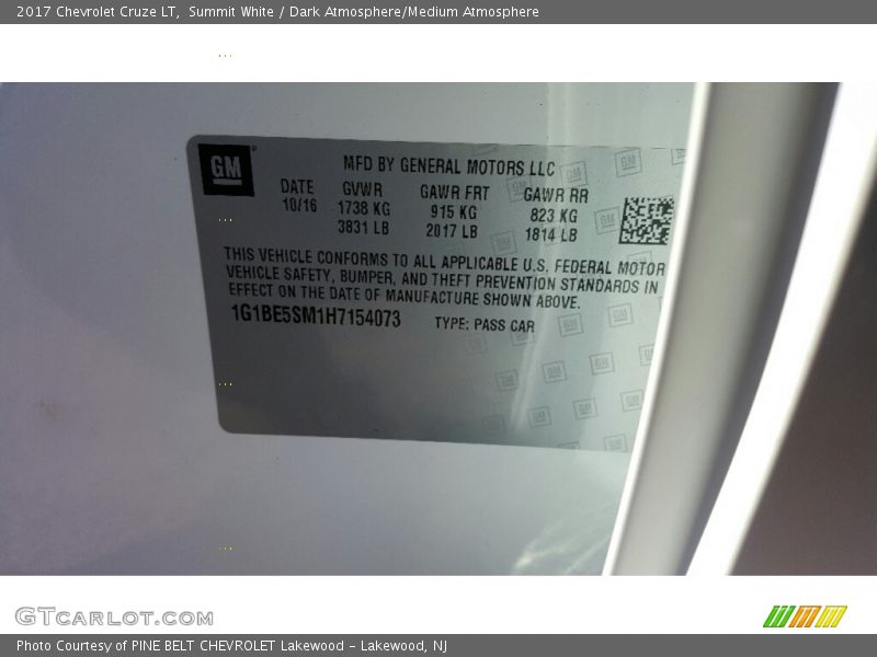 Summit White / Dark Atmosphere/Medium Atmosphere 2017 Chevrolet Cruze LT