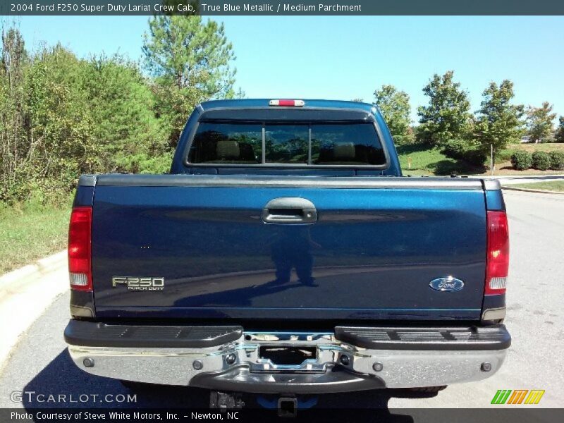 True Blue Metallic / Medium Parchment 2004 Ford F250 Super Duty Lariat Crew Cab