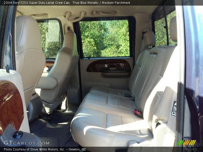 True Blue Metallic / Medium Parchment 2004 Ford F250 Super Duty Lariat Crew Cab