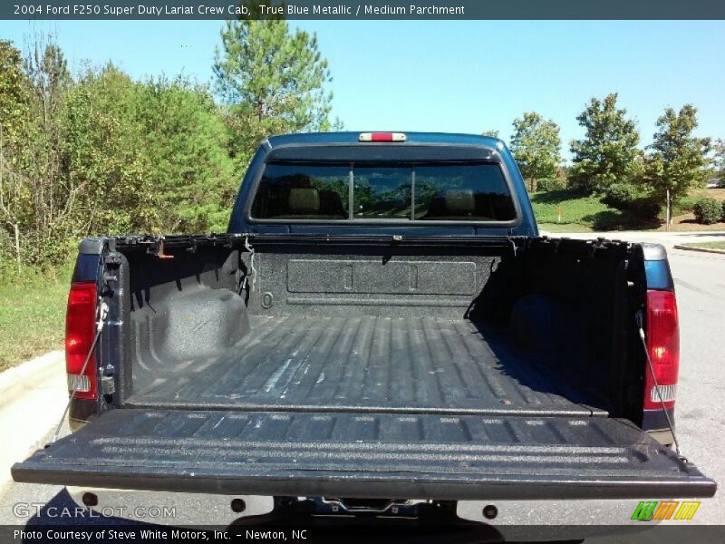 True Blue Metallic / Medium Parchment 2004 Ford F250 Super Duty Lariat Crew Cab