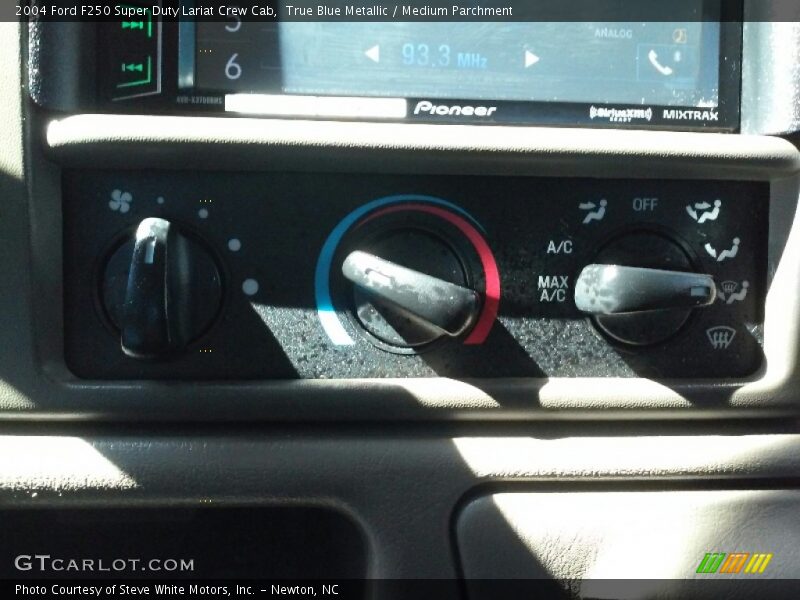 True Blue Metallic / Medium Parchment 2004 Ford F250 Super Duty Lariat Crew Cab