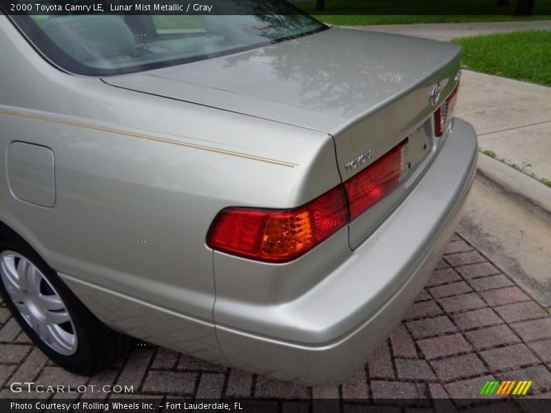 Lunar Mist Metallic / Gray 2000 Toyota Camry LE