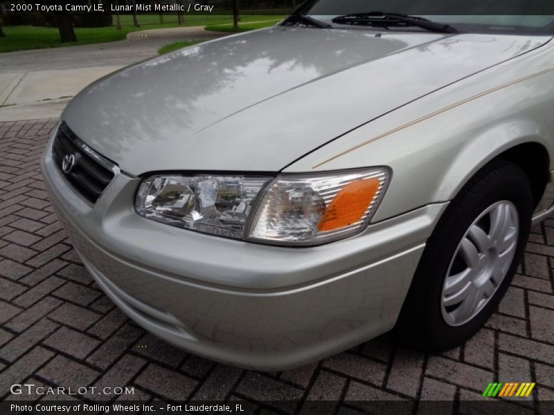 Lunar Mist Metallic / Gray 2000 Toyota Camry LE