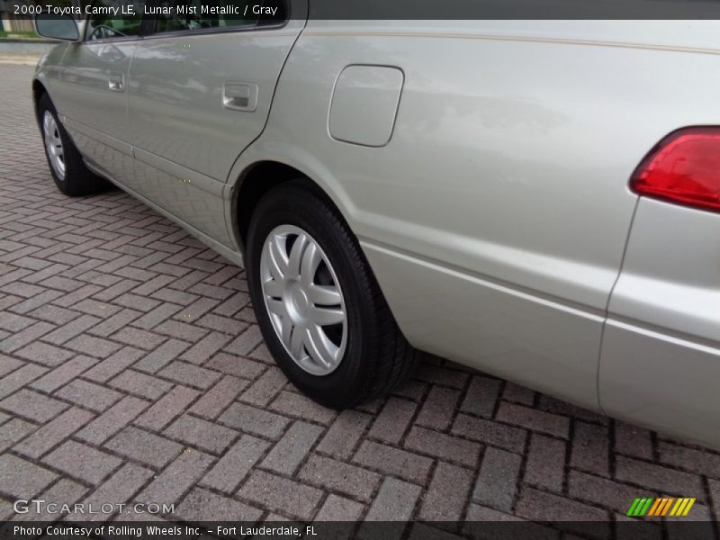 Lunar Mist Metallic / Gray 2000 Toyota Camry LE