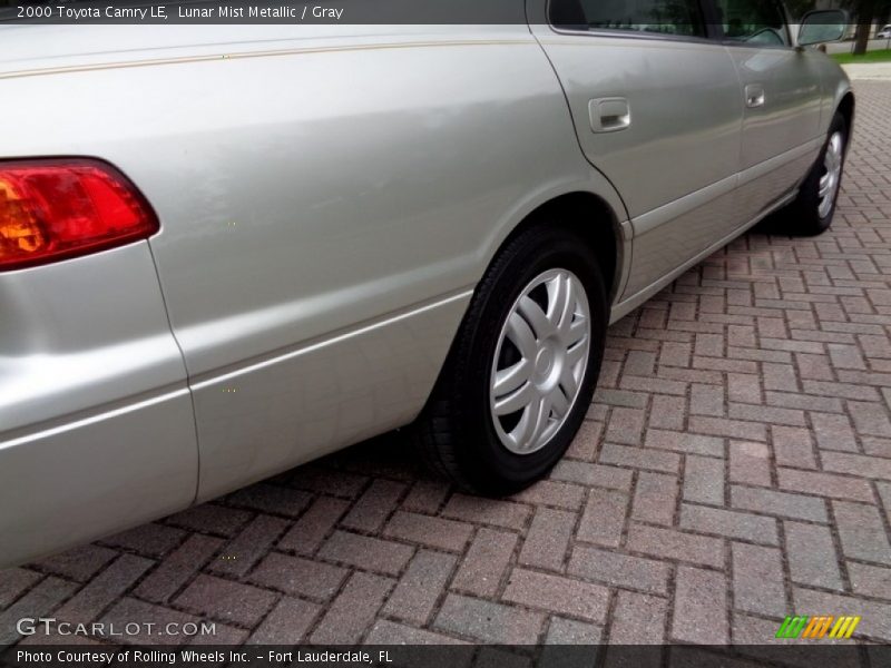 Lunar Mist Metallic / Gray 2000 Toyota Camry LE