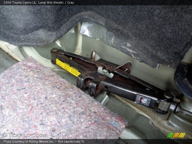 Lunar Mist Metallic / Gray 2000 Toyota Camry LE