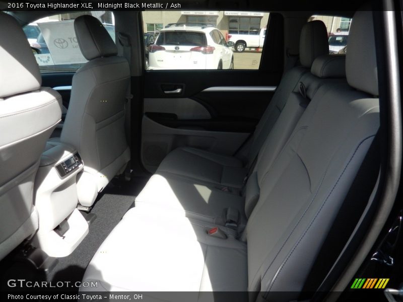 Midnight Black Metallic / Ash 2016 Toyota Highlander XLE