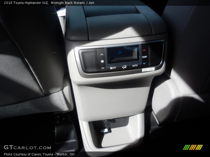 Midnight Black Metallic / Ash 2016 Toyota Highlander XLE