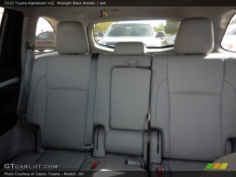 Midnight Black Metallic / Ash 2016 Toyota Highlander XLE