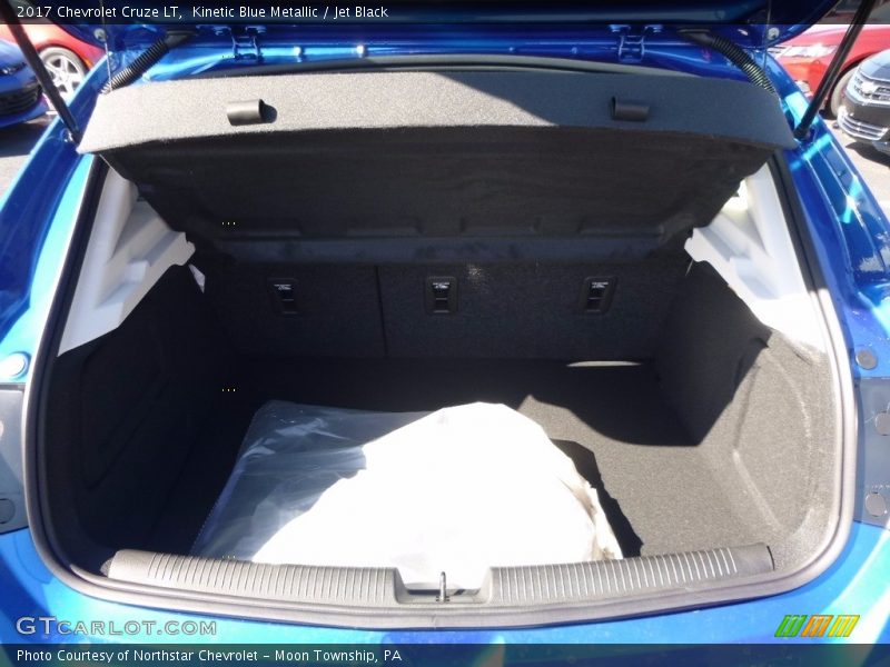Kinetic Blue Metallic / Jet Black 2017 Chevrolet Cruze LT