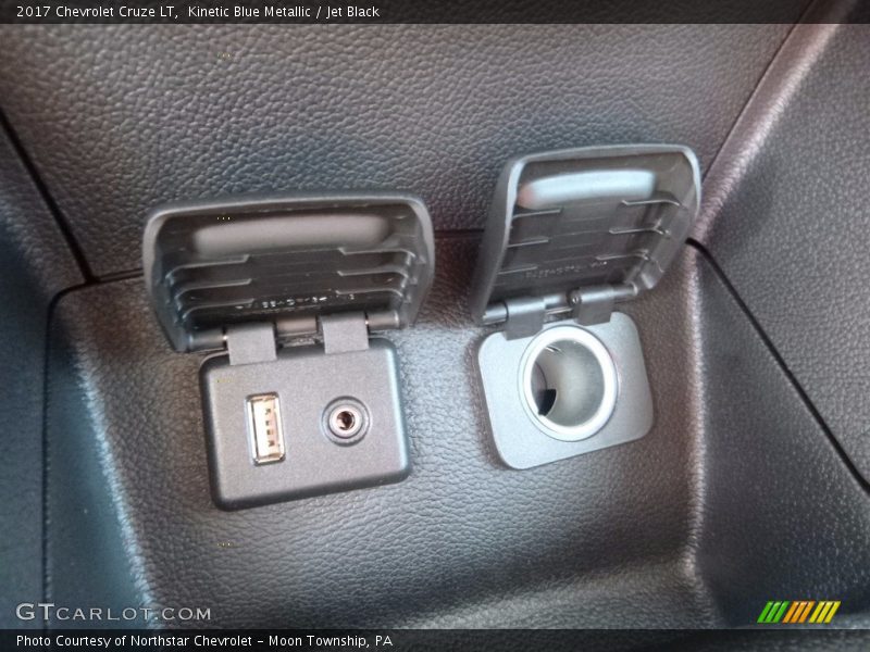Kinetic Blue Metallic / Jet Black 2017 Chevrolet Cruze LT