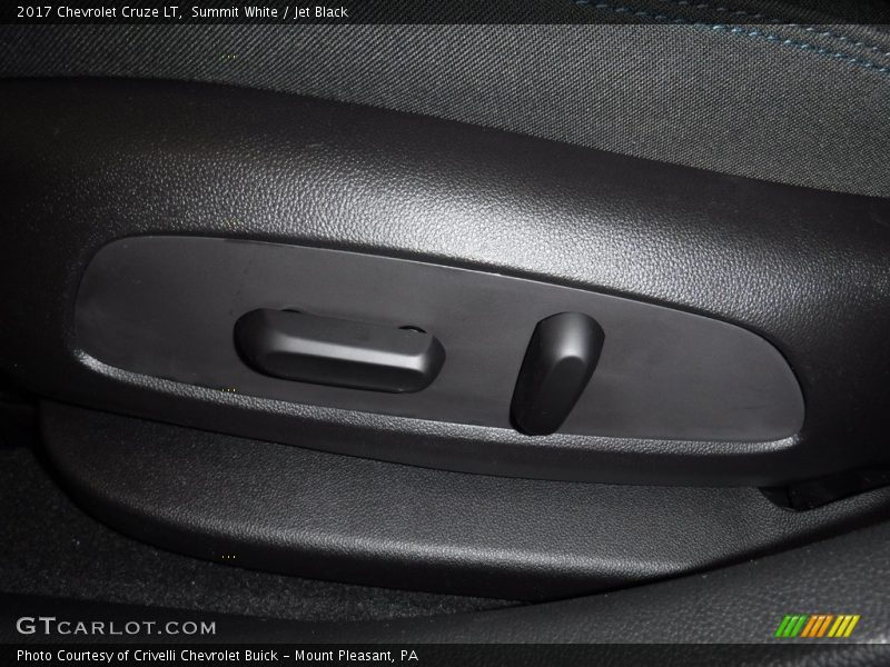 Summit White / Jet Black 2017 Chevrolet Cruze LT