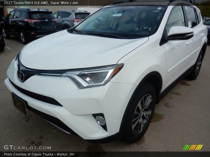 Super White / Ash 2017 Toyota RAV4 XLE AWD
