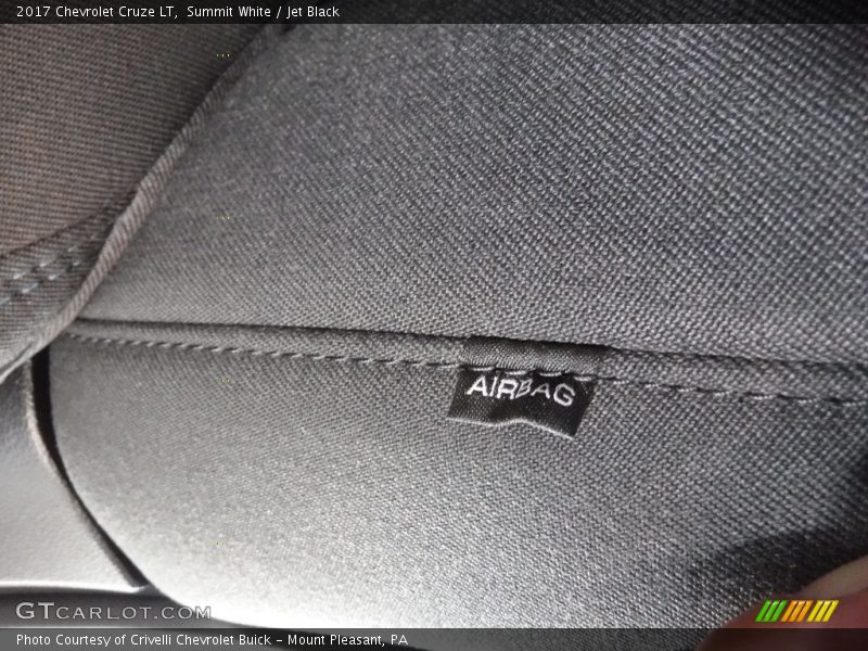 Summit White / Jet Black 2017 Chevrolet Cruze LT