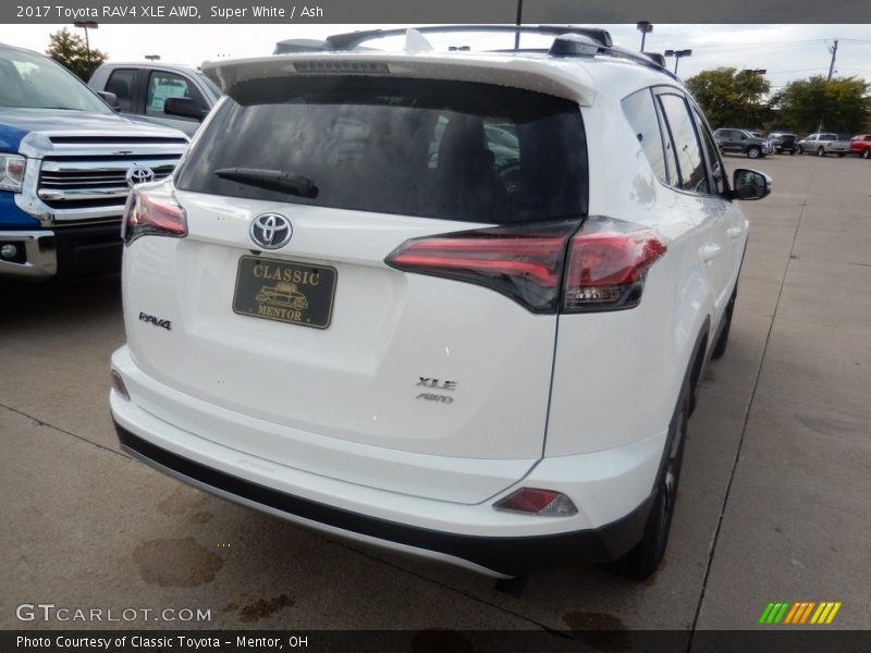 Super White / Ash 2017 Toyota RAV4 XLE AWD