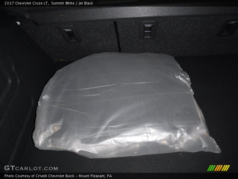 Summit White / Jet Black 2017 Chevrolet Cruze LT