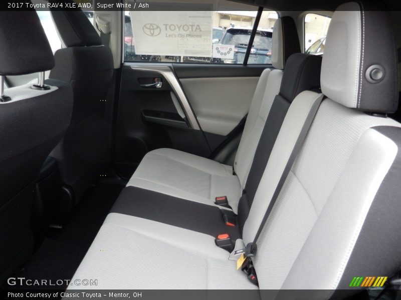 Super White / Ash 2017 Toyota RAV4 XLE AWD