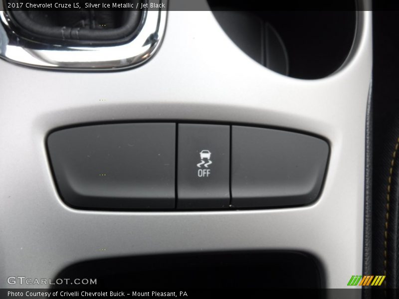 Silver Ice Metallic / Jet Black 2017 Chevrolet Cruze LS