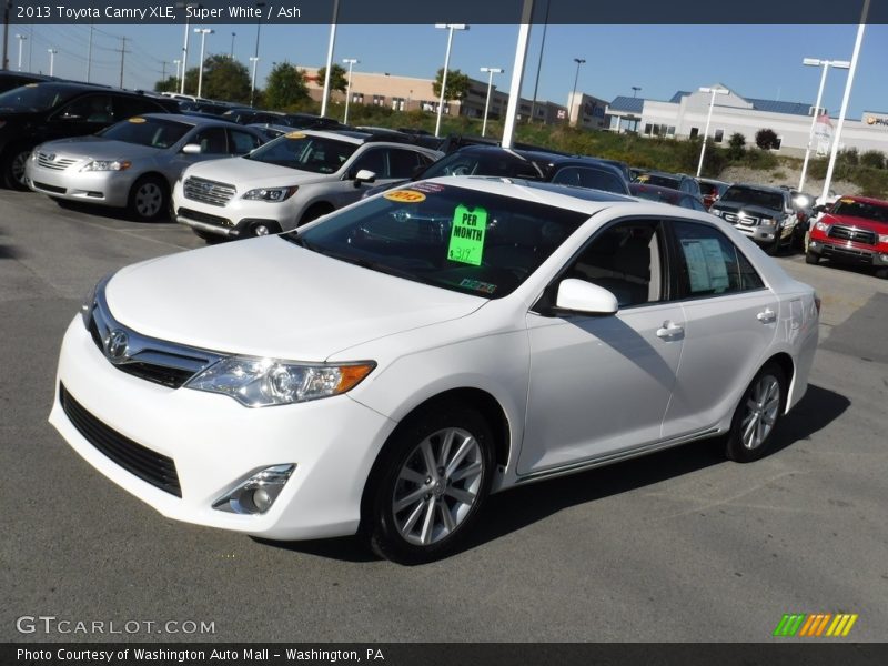 Super White / Ash 2013 Toyota Camry XLE