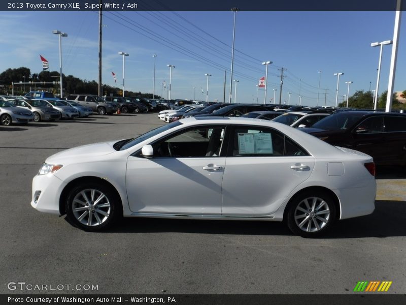 Super White / Ash 2013 Toyota Camry XLE
