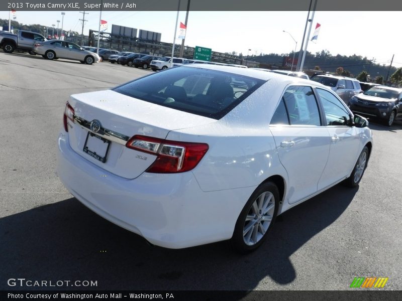 Super White / Ash 2013 Toyota Camry XLE