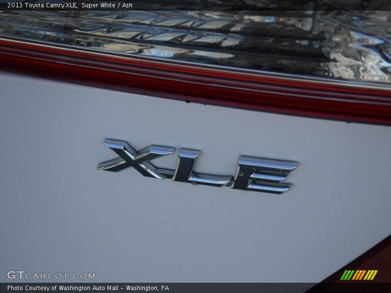 Super White / Ash 2013 Toyota Camry XLE