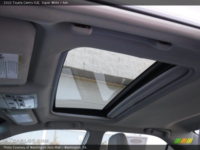 Super White / Ash 2013 Toyota Camry XLE