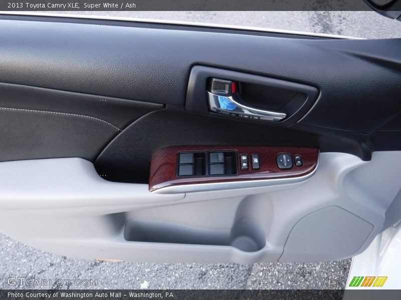 Super White / Ash 2013 Toyota Camry XLE