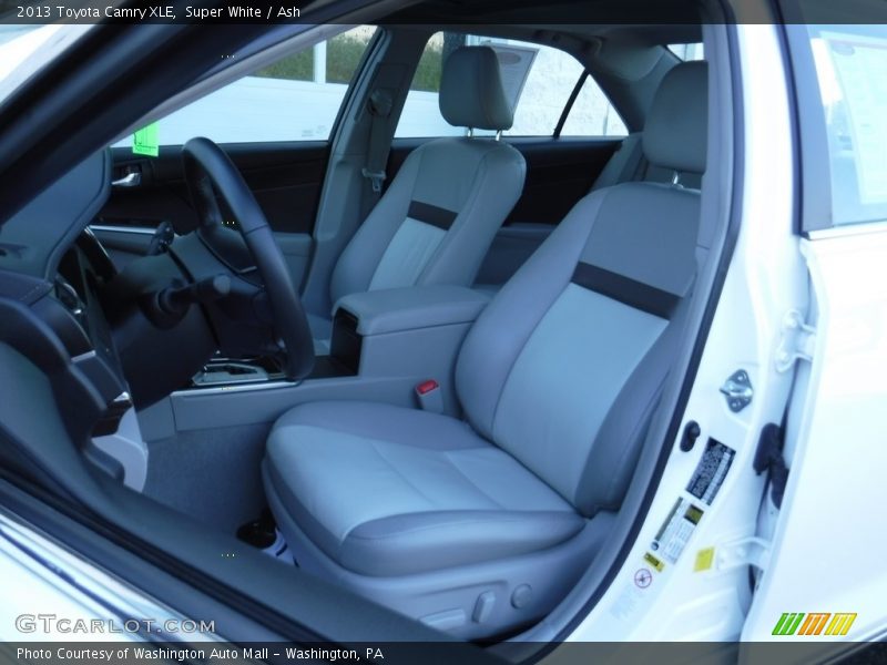 Super White / Ash 2013 Toyota Camry XLE