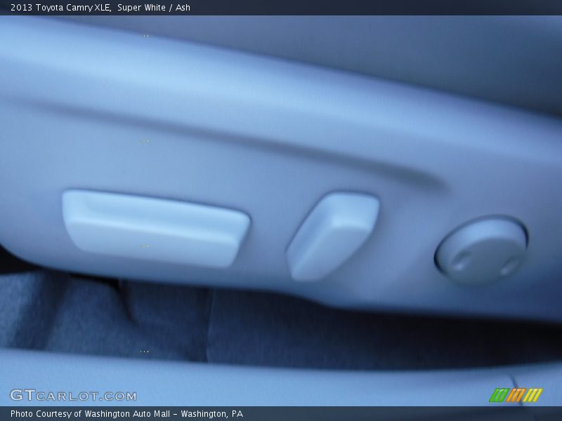 Super White / Ash 2013 Toyota Camry XLE