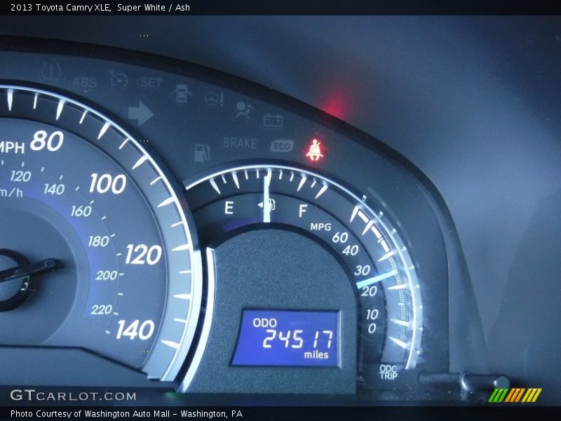 Super White / Ash 2013 Toyota Camry XLE