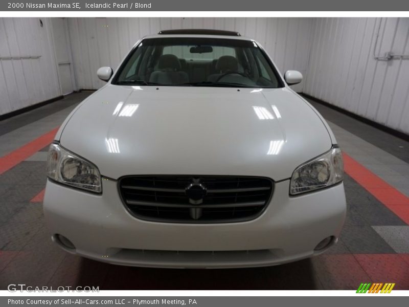 Icelandic Pearl / Blond 2000 Nissan Maxima SE